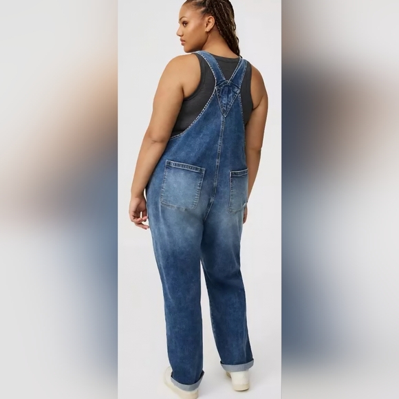 Torrid Straight Leg Denim Overalls Mid Wash Distressed Sz 12 Short - Picture 2 of 13